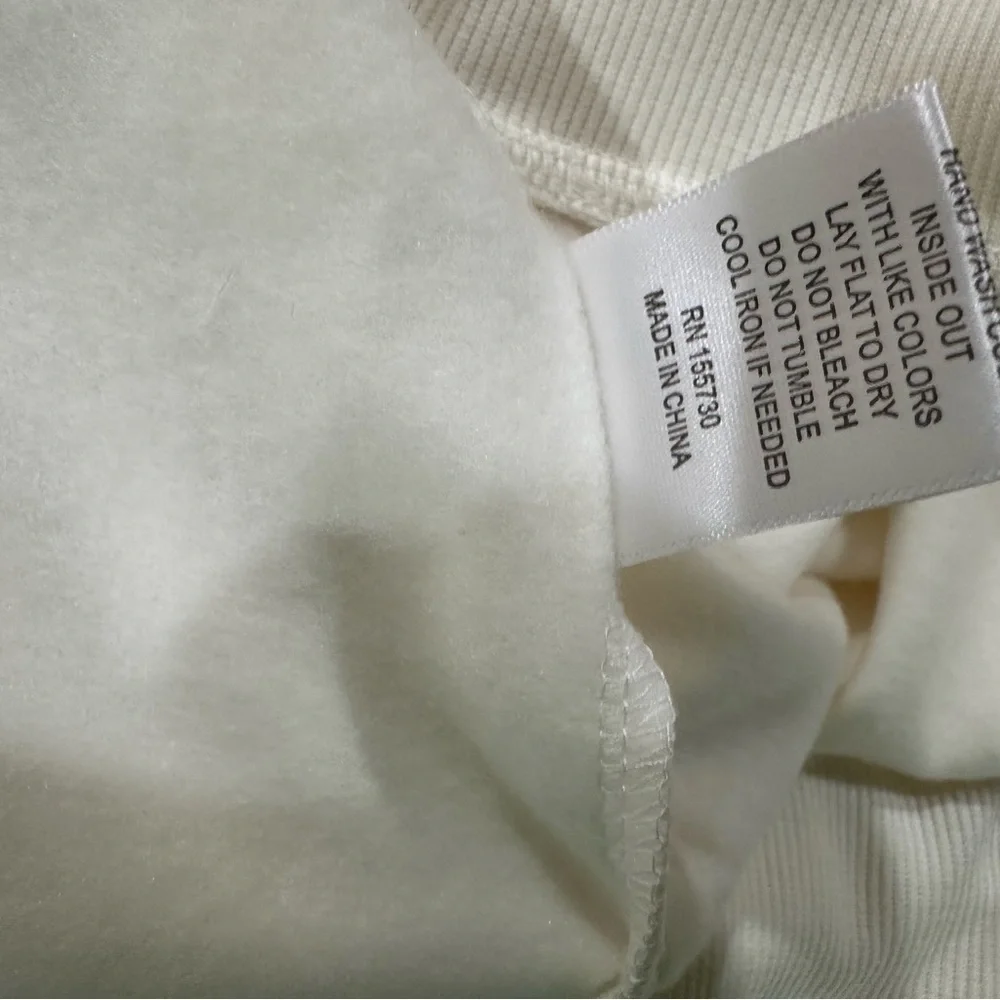 New Jane and Delancey Women L White Sweatshirt Heart Rhinestone Love Valentine’s - Picture 6 of 6